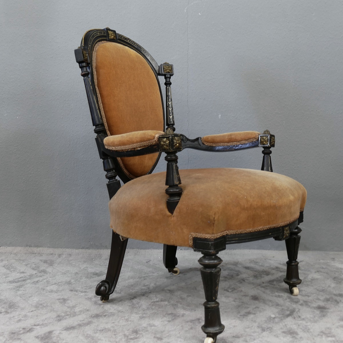 Antik Polstersessel Sessel Stuhl mit Armlehnen Nordfolk um 1890 handgeschnitzt