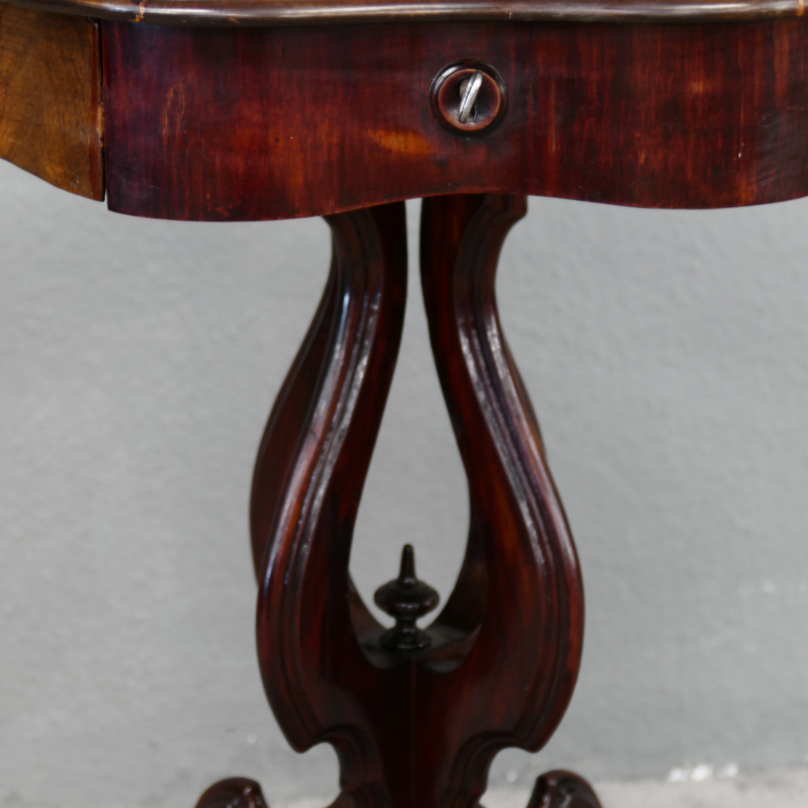 Tisch Teetisch Beistelltisch Winetable Mahagoni Intarsien Antik um 1890