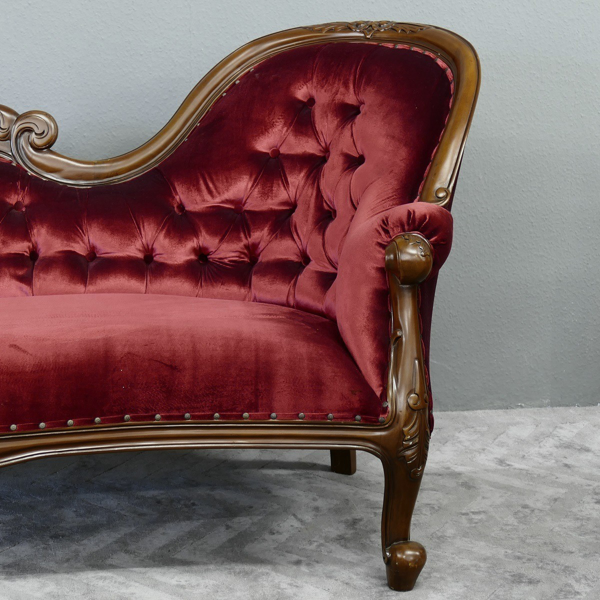 Blickfang für den Wohnbereich Couch Recamiere Ottomane Holz Mahagoni