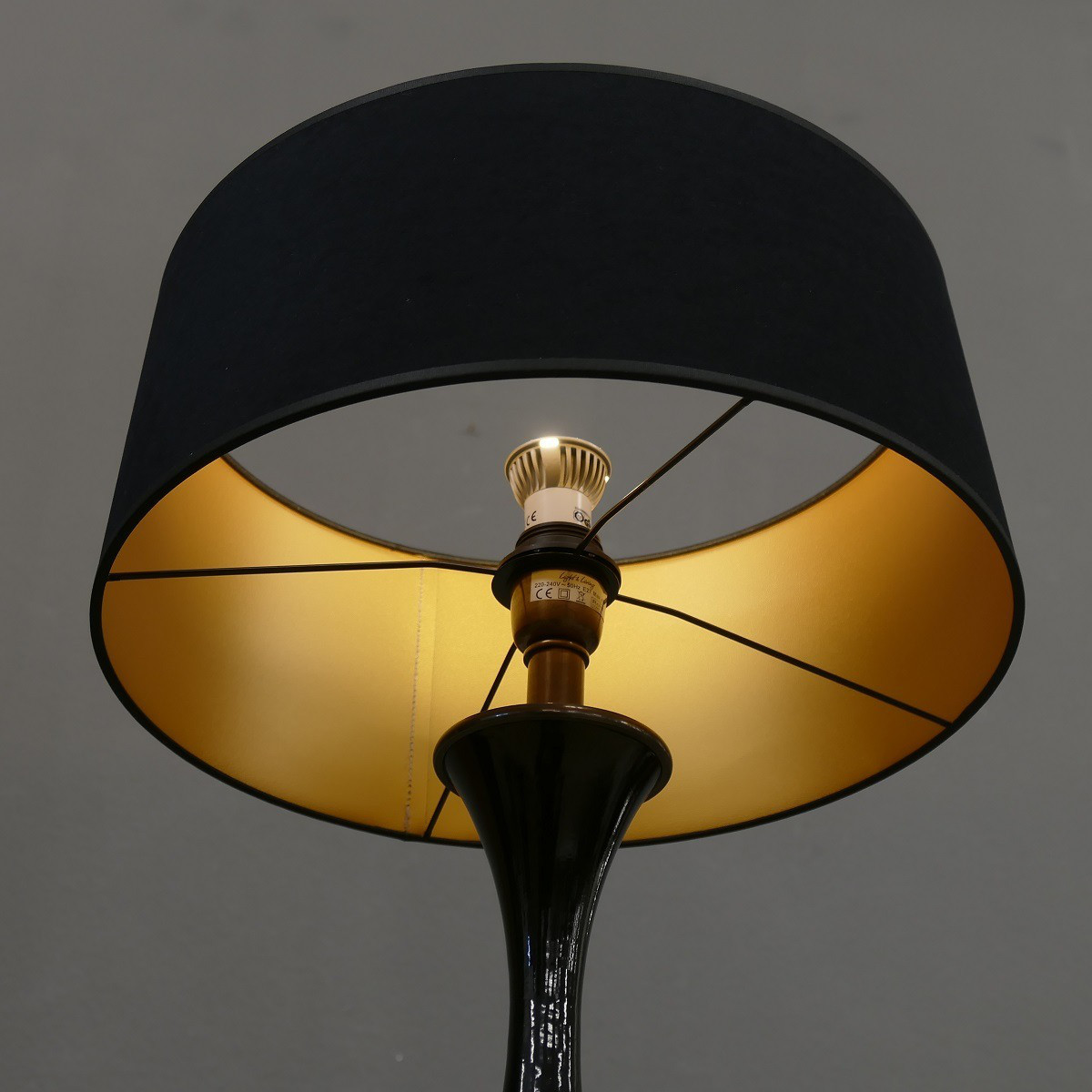 Stylishe Lampe Leuchte Tischleuchte Tischlampe Höhe 67 cm 