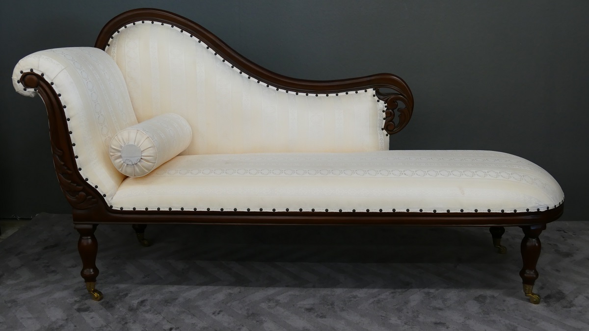 Couch Recamiere Ottomane Mahagoni brown Walnuss Textil hell Streifen