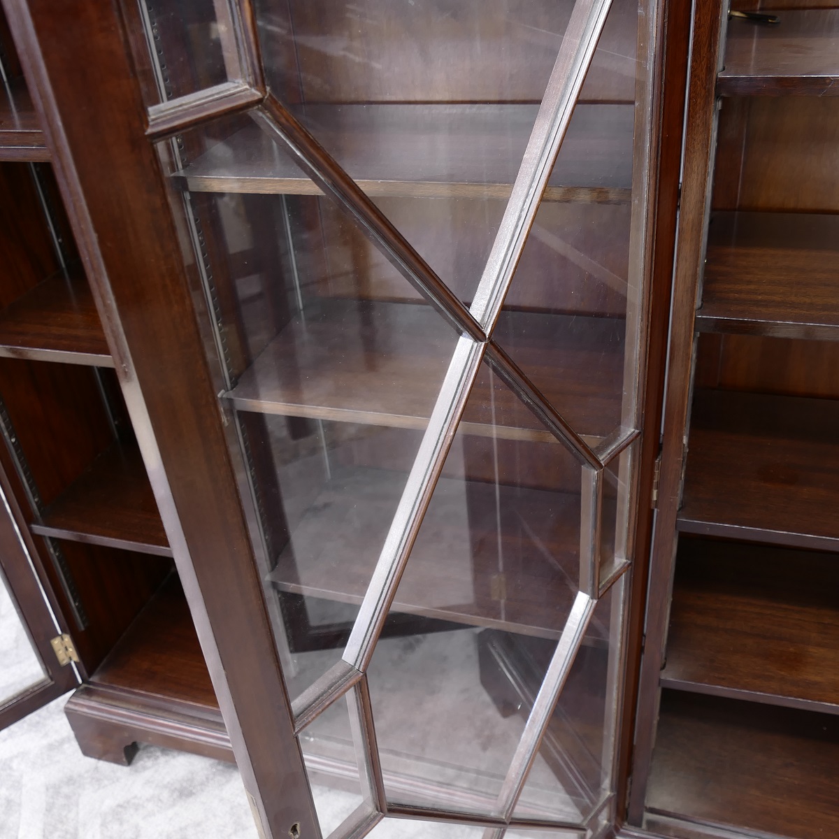 Englische Vitrine Schrank Bücherschrank Vitrinenschrank Mahagoni Antik um 1890