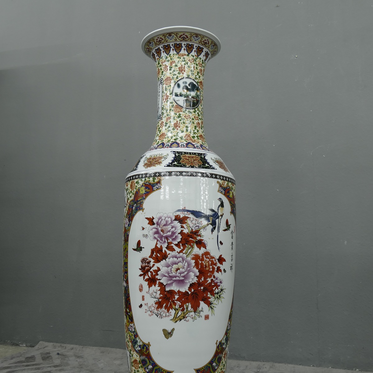 Monumentales Prunkgefäß Standvase Vase hochwertiges China Porzellan H 140 cm