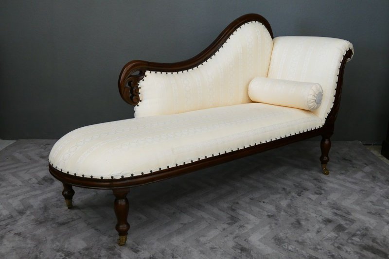 Couch Recamiere Ottomane Mahagoni brown Walnuss Textil hell Streifen