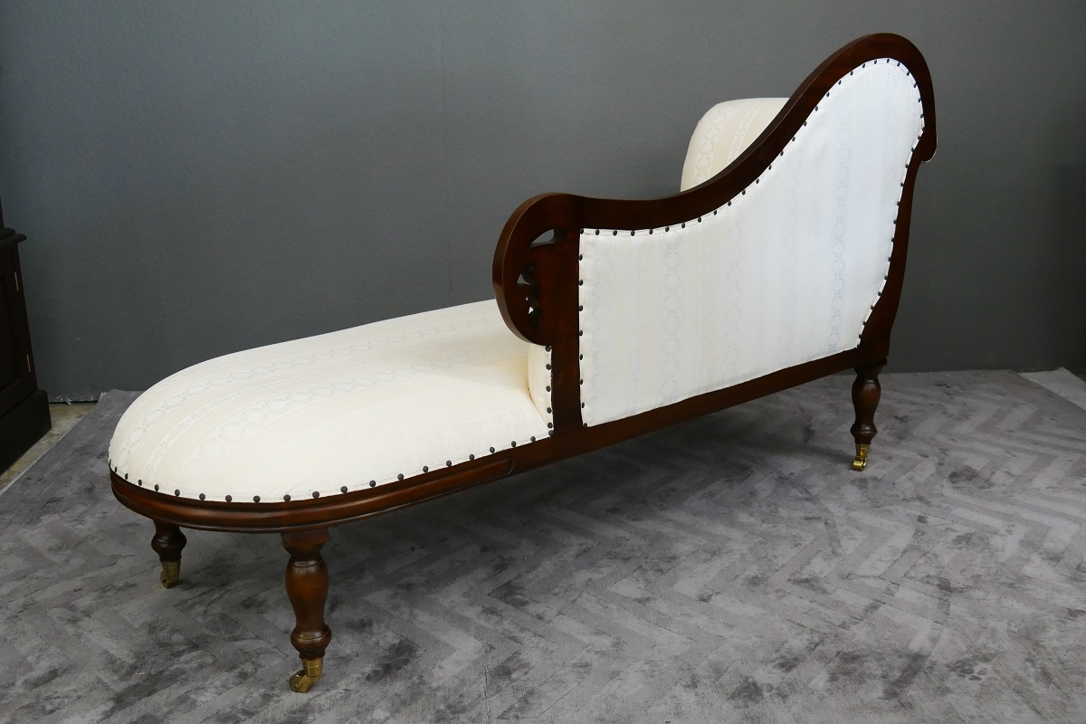 Couch Recamiere Ottomane Mahagoni brown Walnuss Textil hell Streifen