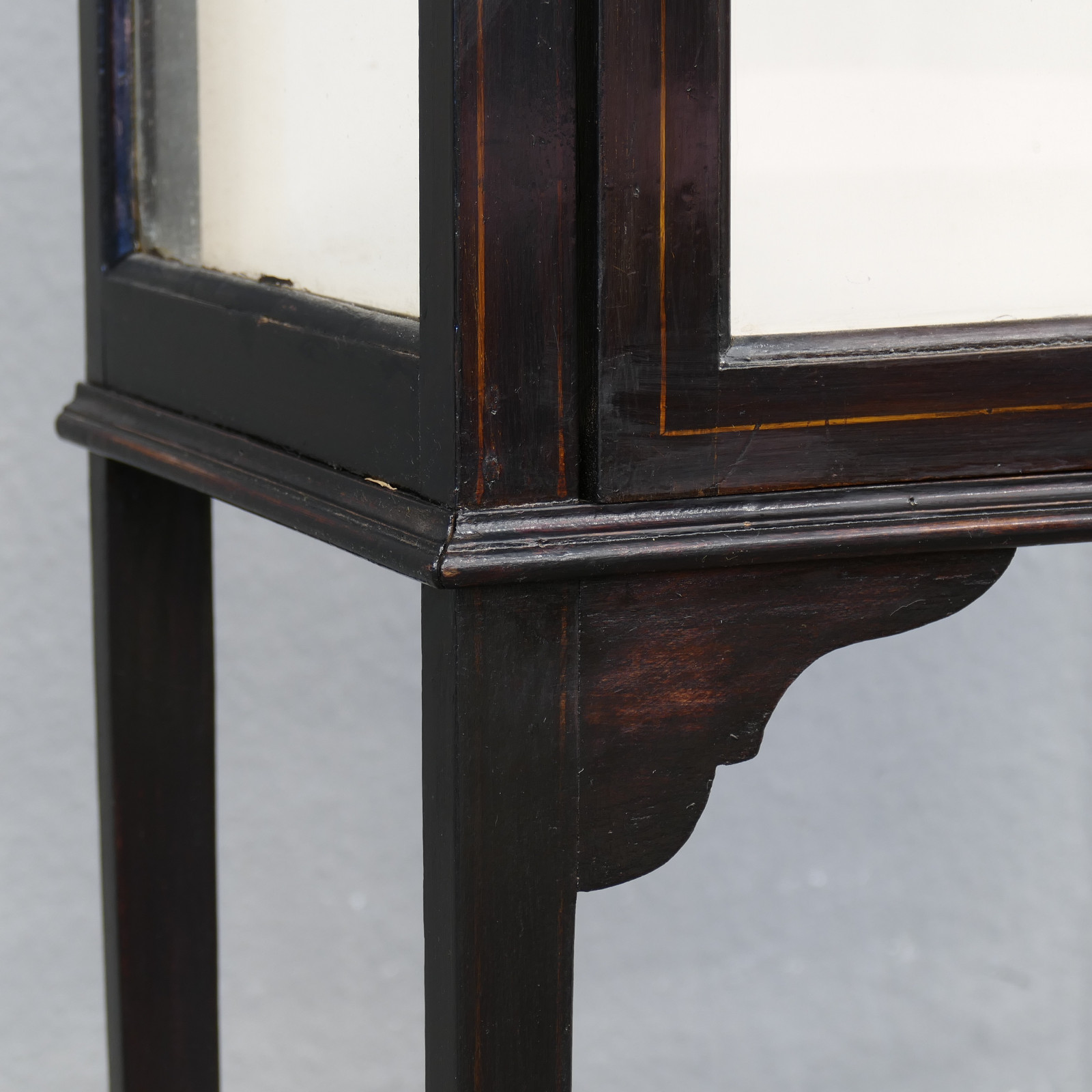 Englische Vitrine Windsor Schrank Vitrinenschrank Mahagoni Antik um 1890