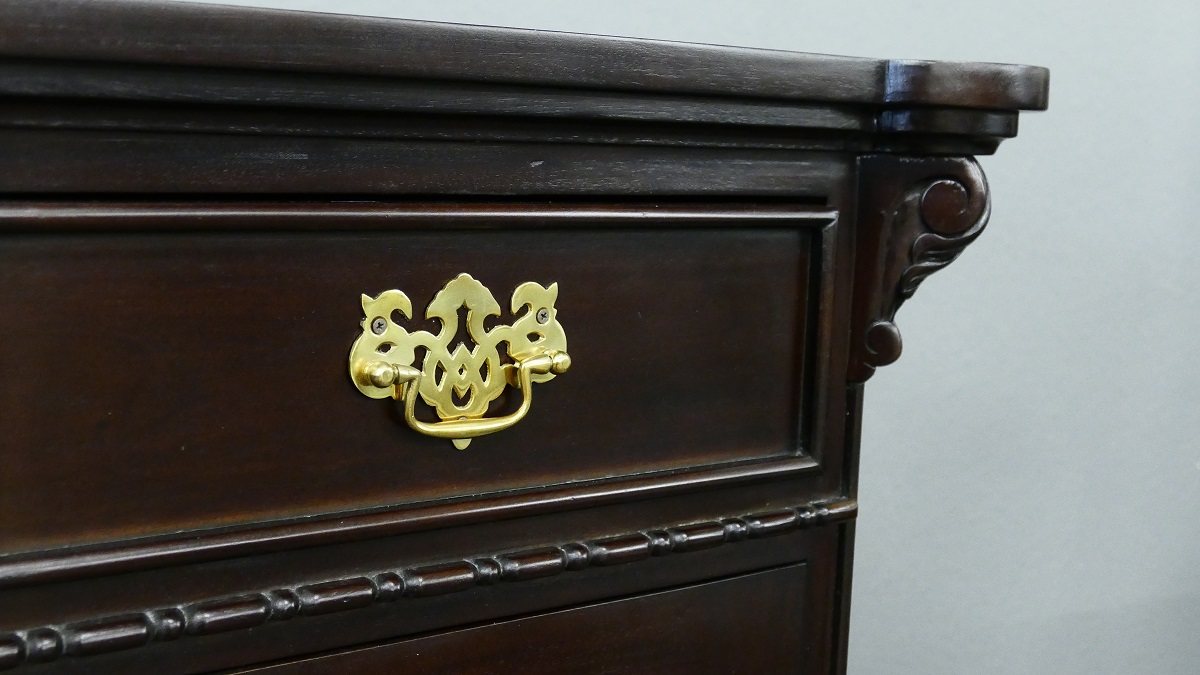 Schrank Buffet Kommode Sideboard massiv Mahagoni Farbe brown Walnuss 