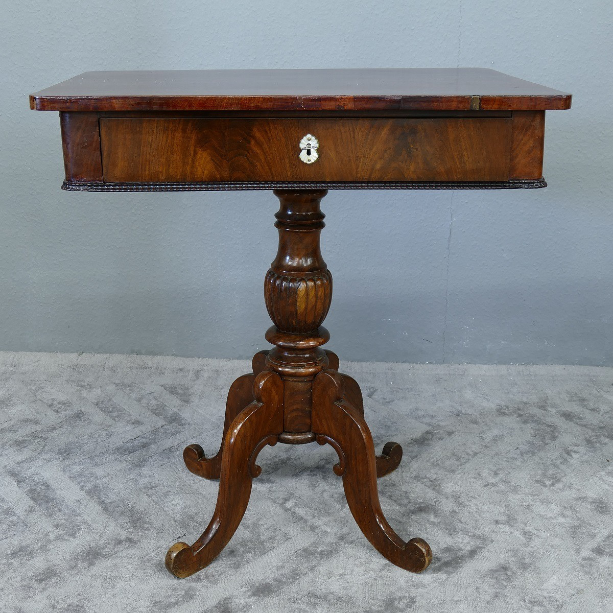 Tisch Beistelltisch Teetisch Nähtisch Nussbaum Schublade Antik um 1890 England