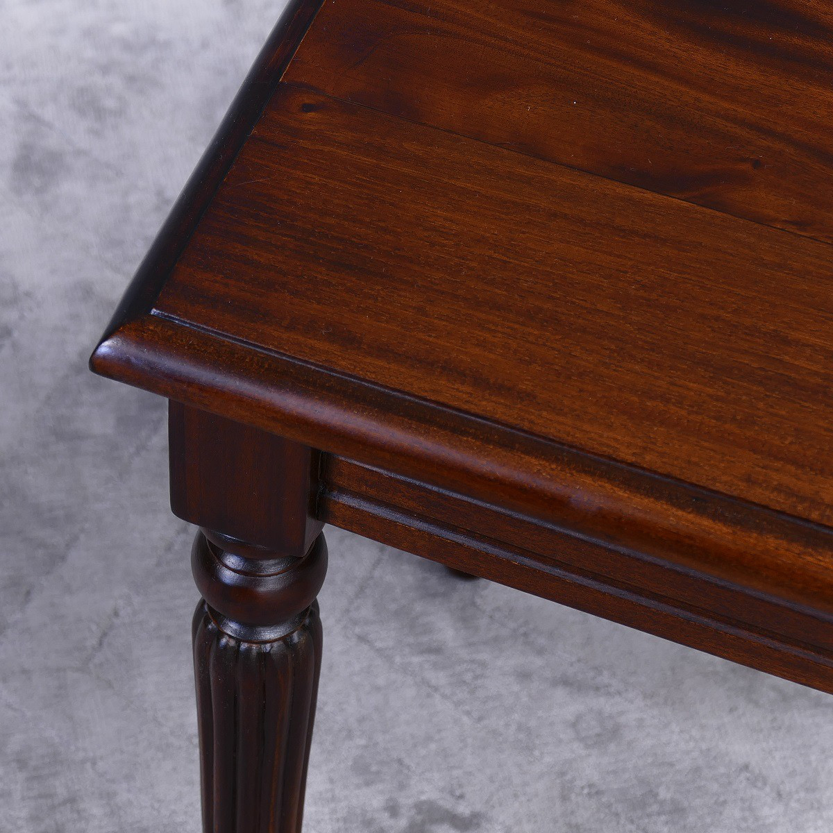 Tisch Beistelltisch massiv Mahagoni brown Walnuss Handarbeit