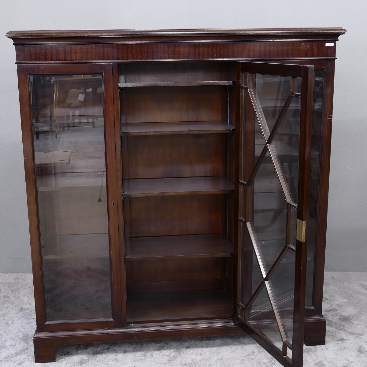 Englische Vitrine Schrank Bücherschrank Vitrinenschrank Mahagoni Antik um 1890