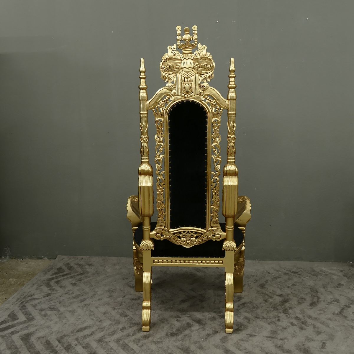 Dekorativer Thron Thronstuhl Sessel Mahagoni Gold Samt schwarz