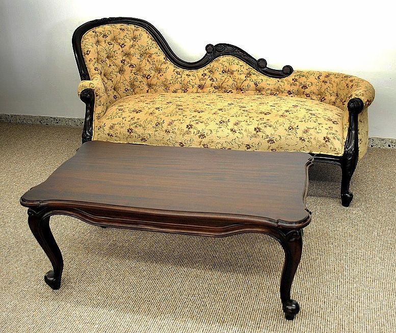 Traumhafte Recamiere Ottomane Couch Mahagoni brown Walnus