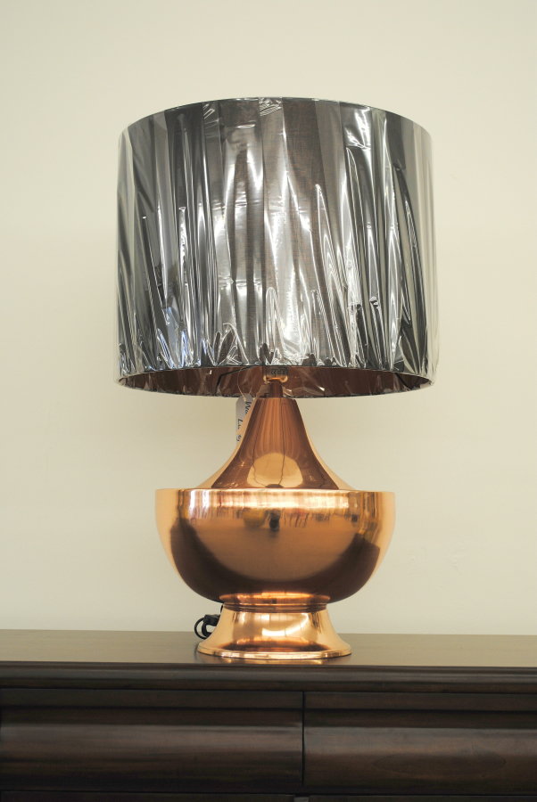 Stylishe Lampe Leuchte Tischleuchte Tischlampe Höhe 80 cm Schirm schwarz rotgold