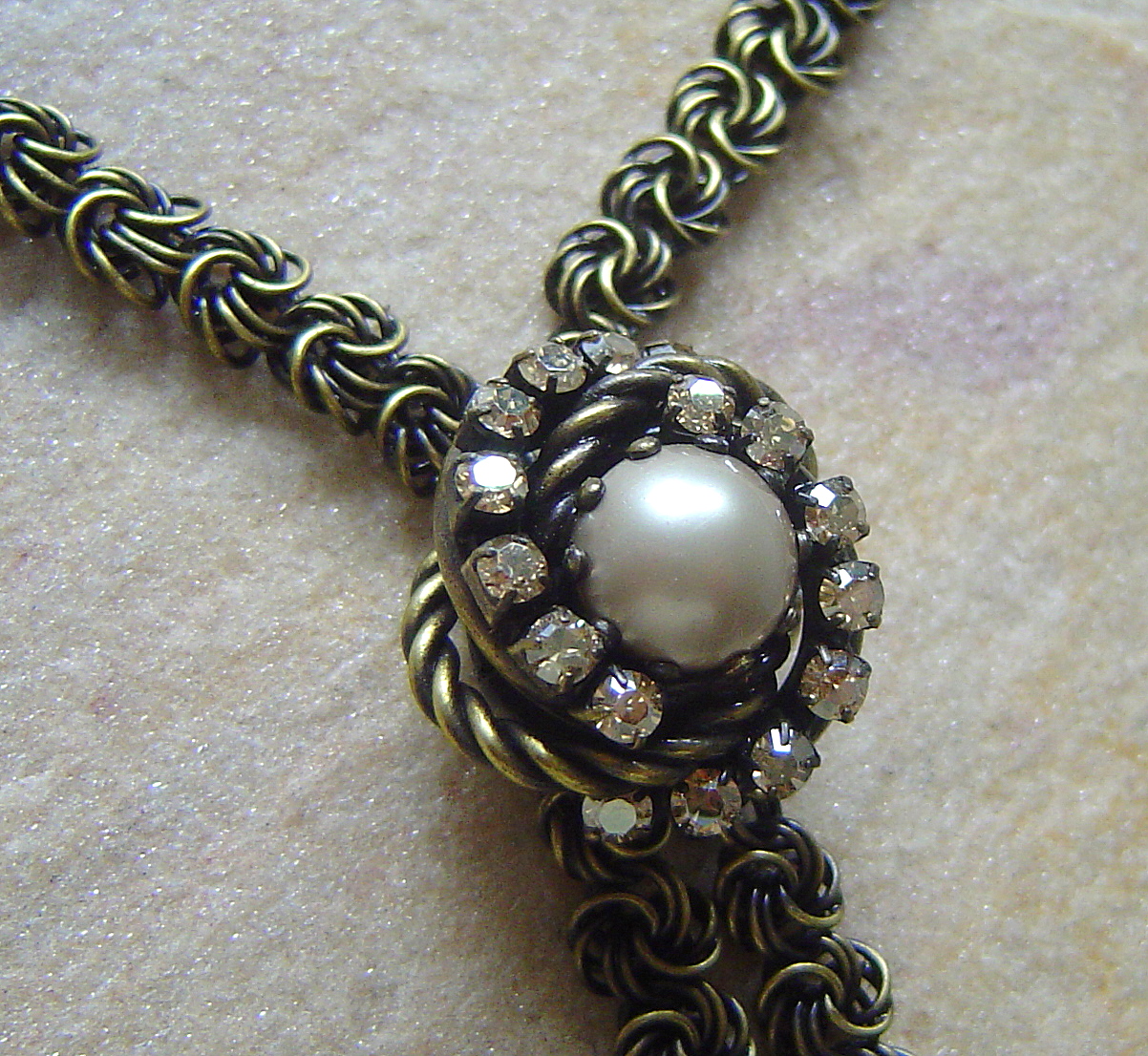 KONPLOTT Kette  Collier La Comtesse light beige antique bronce