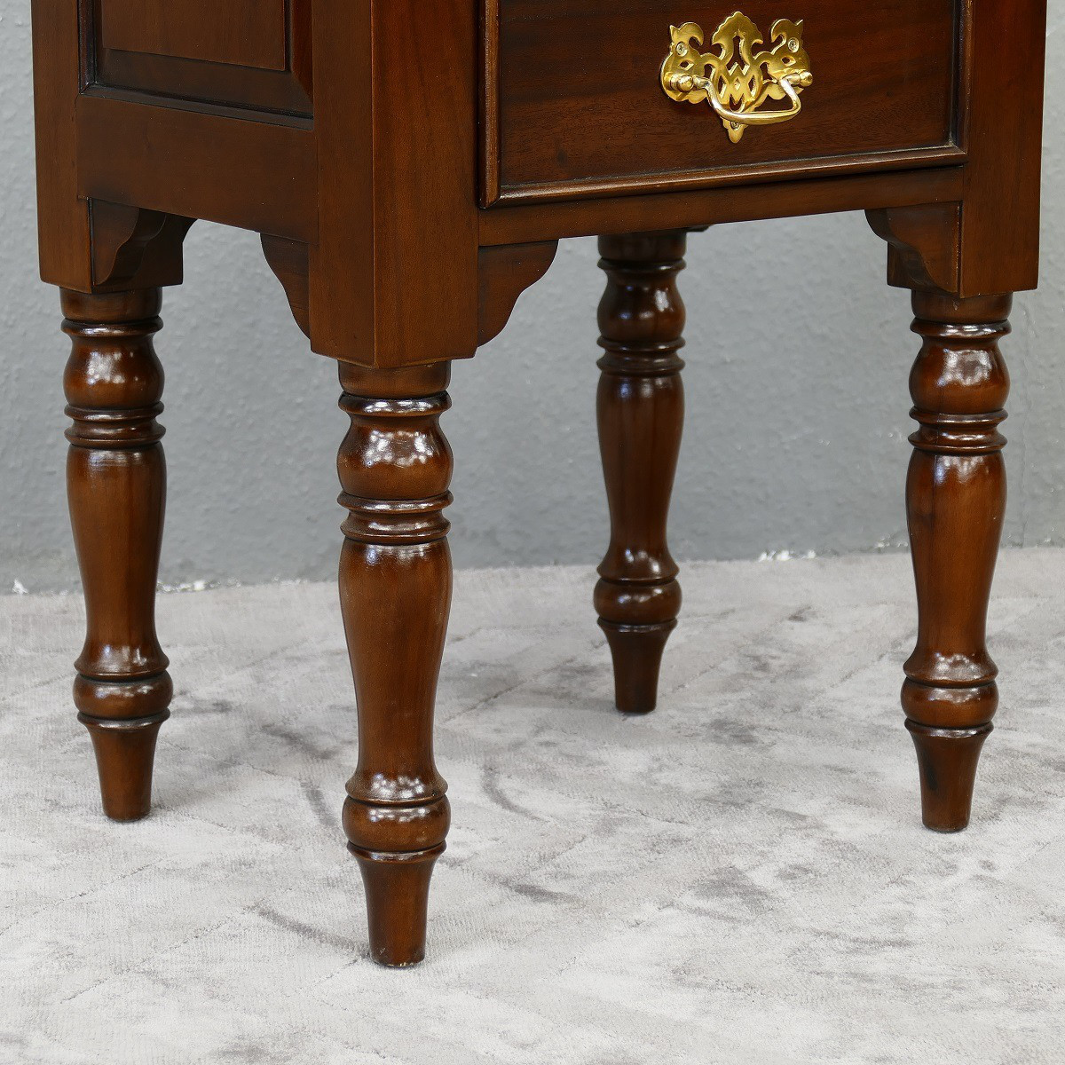 Beistelltisch Konsole Nachttisch massiv Mahagoni dark brown Walnuss