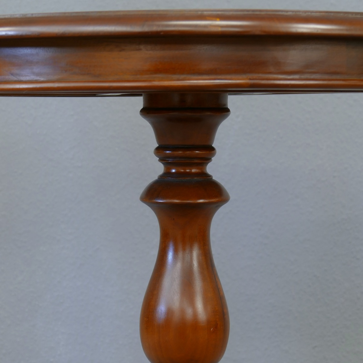 Tisch Teetisch Beistelltisch Wine Table Mahagoni Farbe Holz hellbraun Walnuss