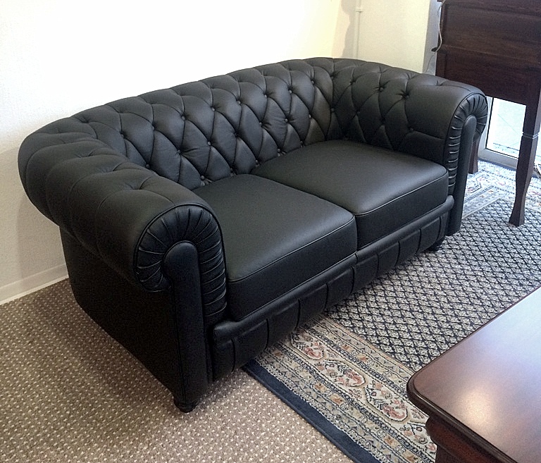 2-Sitzer Modell YS-2008 Sessel Couch Sofa Chesterfield Design Italy Leder black