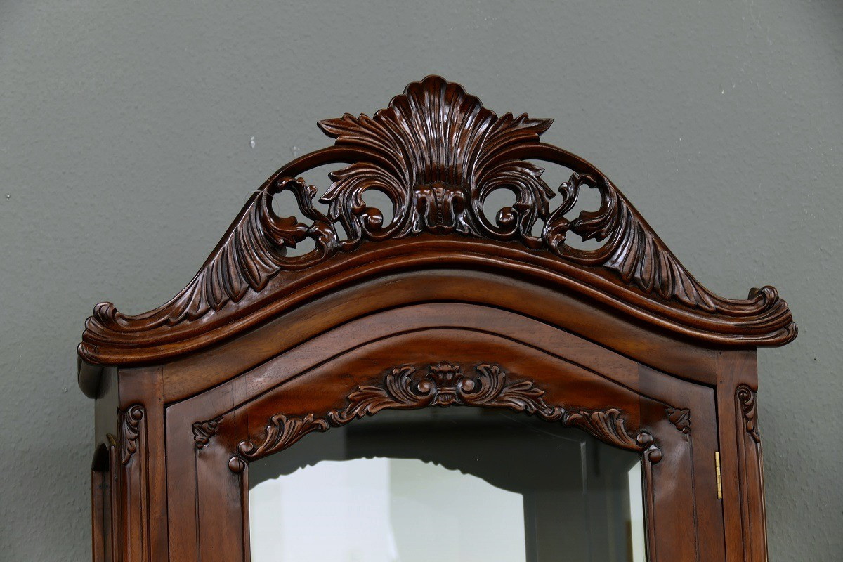 Roccoco Vitrine Schrank massiv Mahagoni ein Traum Farbe brown Walnuss