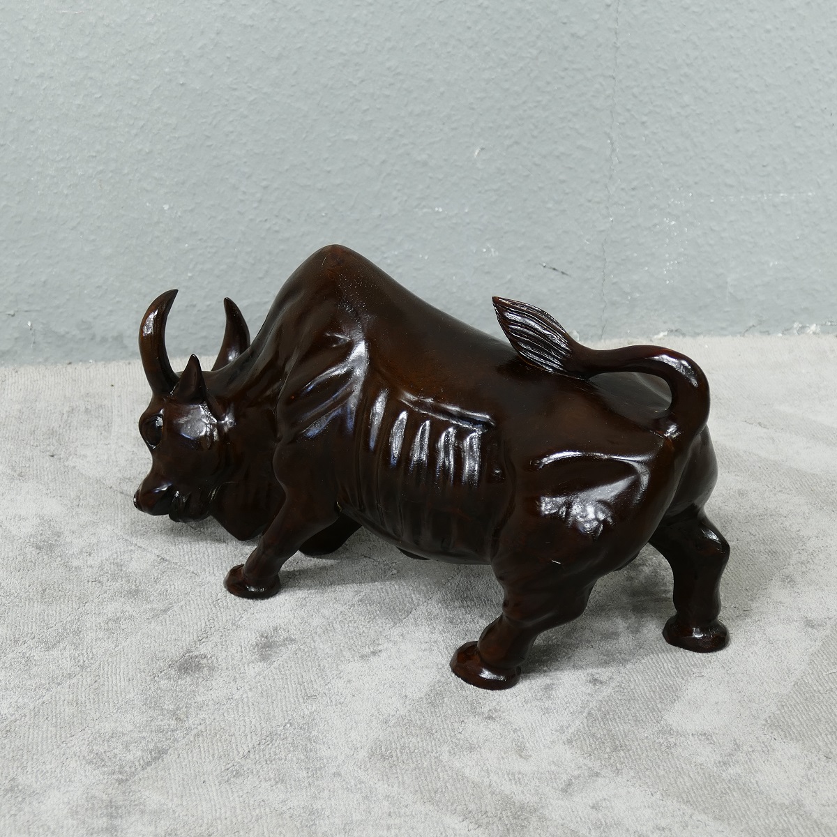 Kunsthandwerk Bull Bulle Stier Figur DEKOFIGUR Mahagoni Handarbeit 