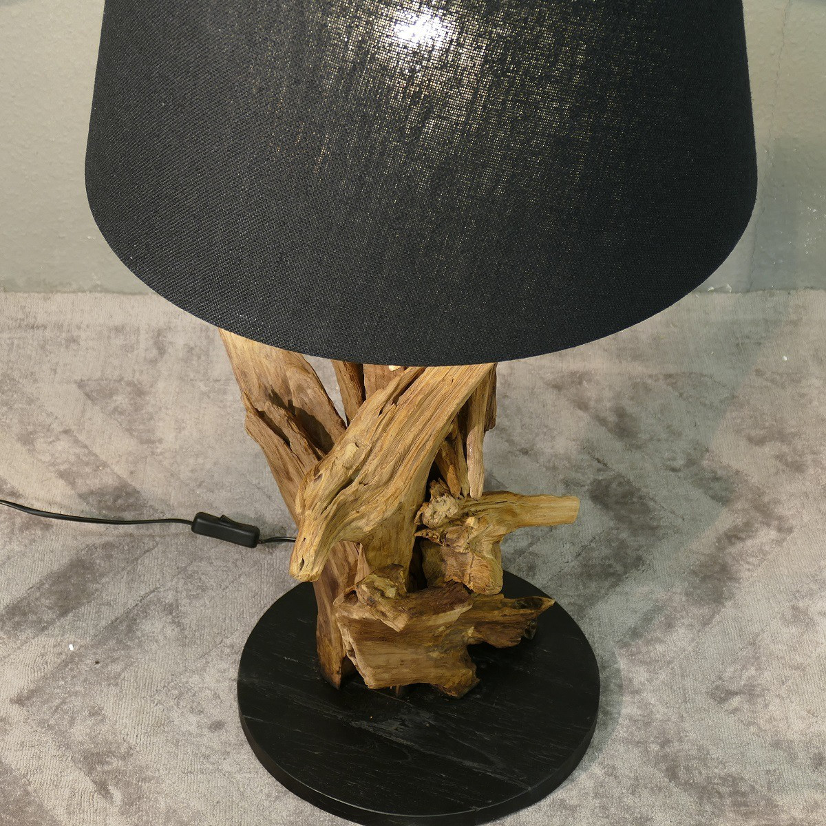 Stylishe Lampe Leuchte Tischleuchte Tischlampe Höhe 78 cm Schirm schwarz