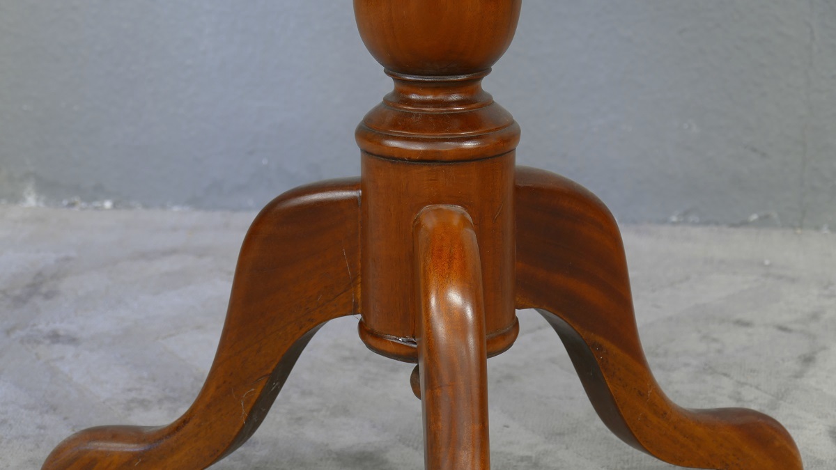 Tisch Teetisch Beistelltisch Wine Table Mahagoni Farbe Holz hellbraun Walnuss