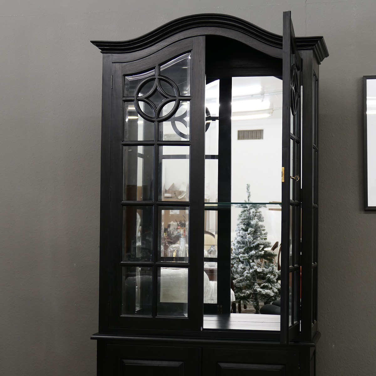 Englische Vitrine Schrank Mahagoni Höhe 230, Breite 104 cm Ausstellungsstück