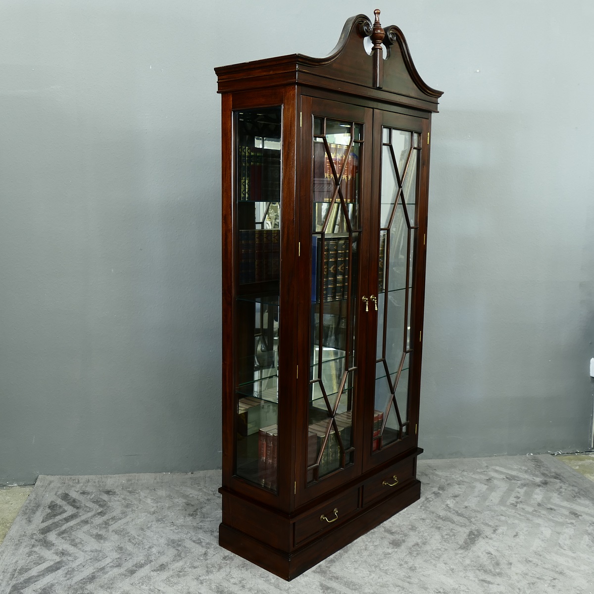Englischer Vitrine Bücherschrank Oxford Mahagoni Kolonialstil ein Traum