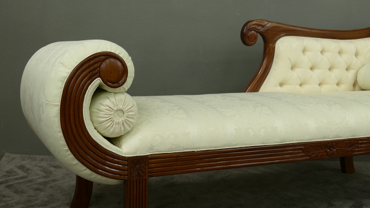 Edle Couch Recamiere Ottomane im Antikdesign Mahagoni lightbrown Walnuss, Textil