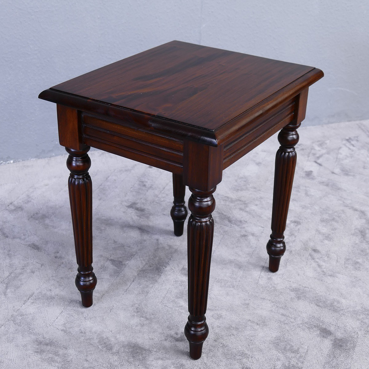 Tisch Beistelltisch massiv Mahagoni brown Walnuss Handarbeit