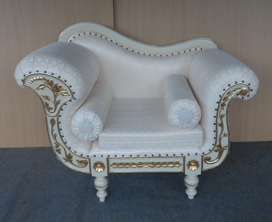 Wunderschöner Sessel Hochzeitssessel Mahagoni Farbe weiss gold  Textil hell