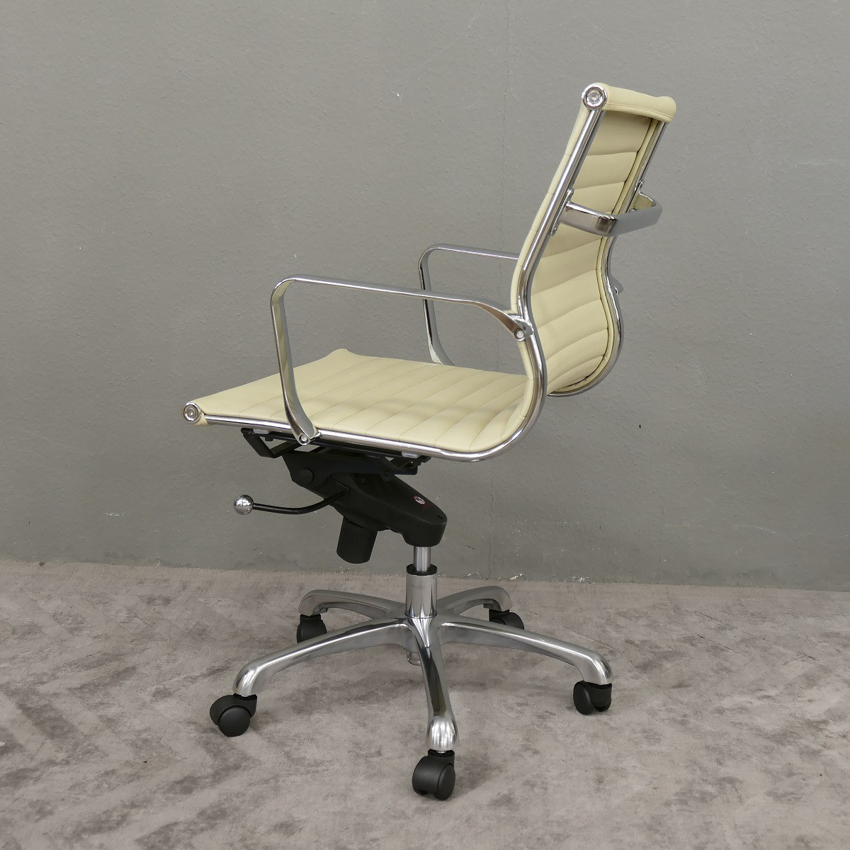 Büro Bürostuhl Schreibtischstuhl Schreibtischsessel Chefsessel Farbe beige