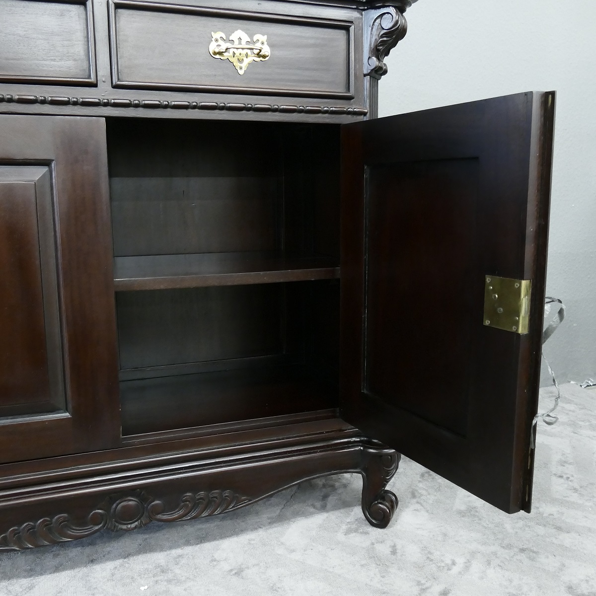 Schrank Buffet Kommode Sideboard massiv Mahagoni Farbe brown Walnuss 