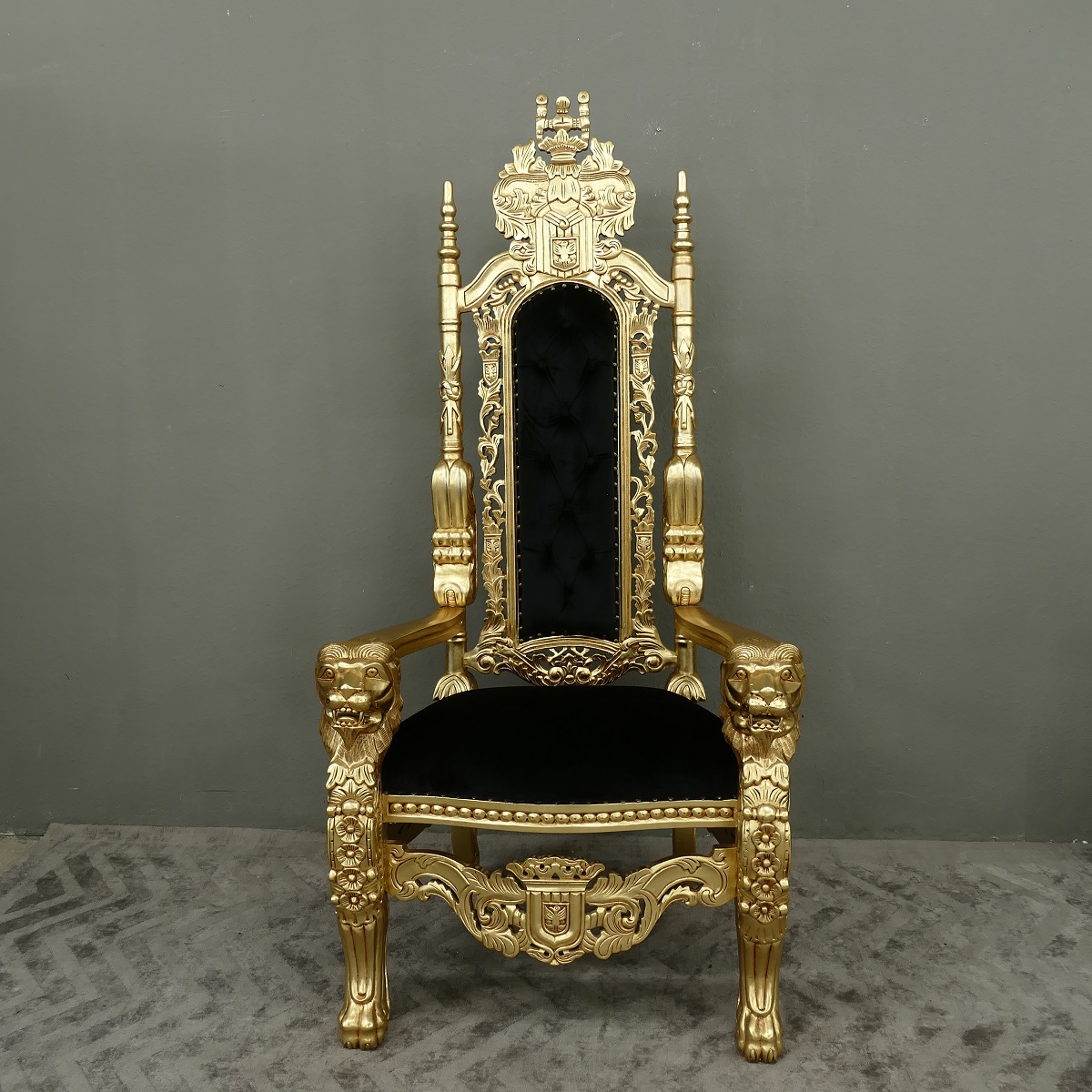 Dekorativer Thron Thronstuhl Sessel Mahagoni Gold Samt schwarz