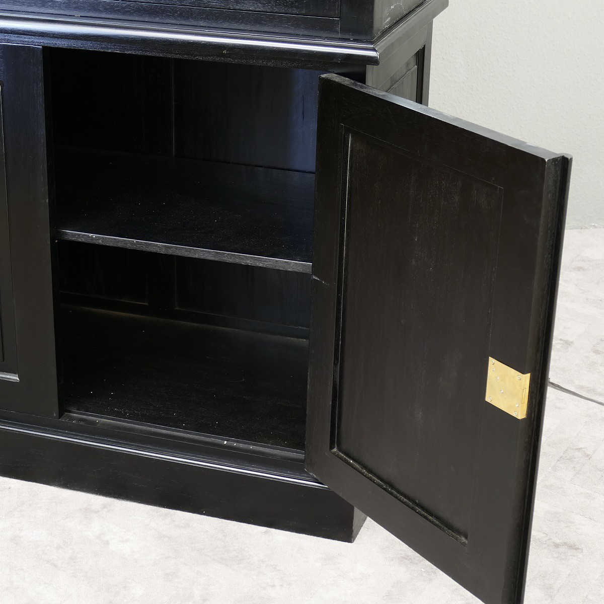 Englische Vitrine Schrank Mahagoni Höhe 230, Breite 104 cm Ausstellungsstück
