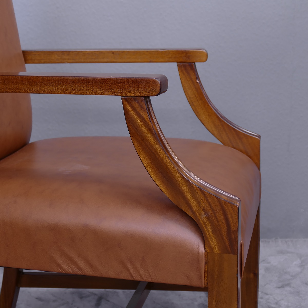 Wunderschöner Sessel mit Armlehne, Mahagoni, Leder brown