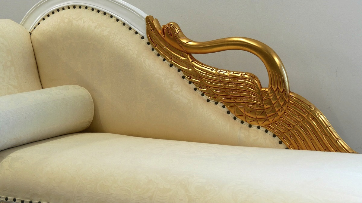 The Recamiere of Princess Ottomane Couch massiv Mahagoni Handarbeit