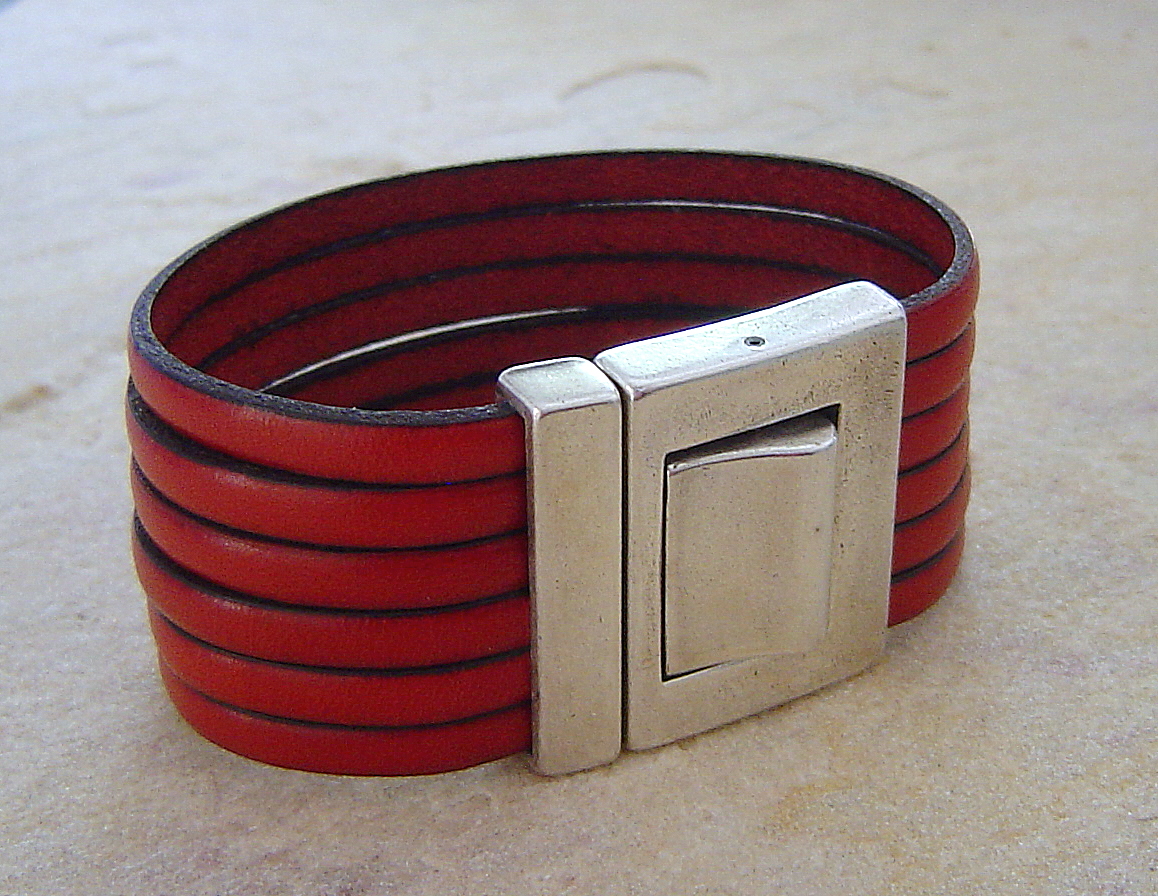 CARACAS Top STYLISH Leder Armband red