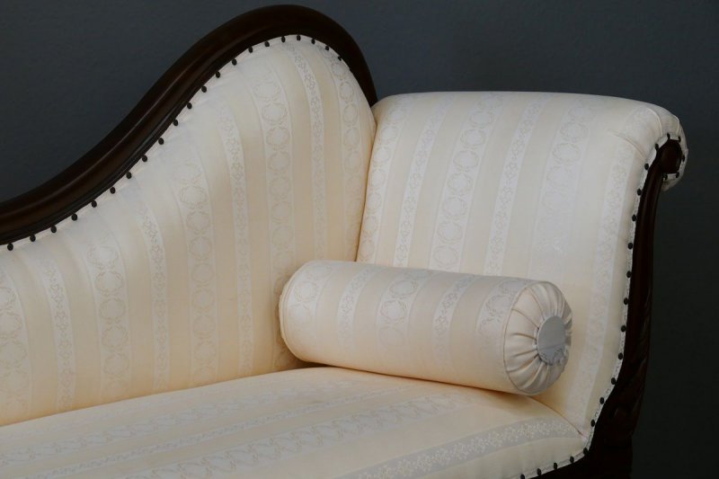 Couch Recamiere Ottomane Mahagoni brown Walnuss Textil hell Streifen