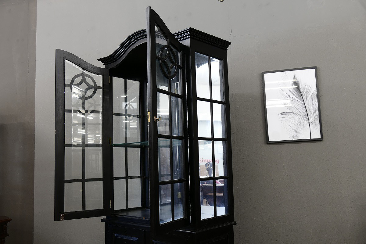 Englische Vitrine Schrank Mahagoni Höhe 230, Breite 104 cm Ausstellungsstück