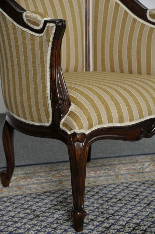 Wunderschöner Sessel massiv Mahagoni brown Walnuss, Bezug Gallery 1 Beige