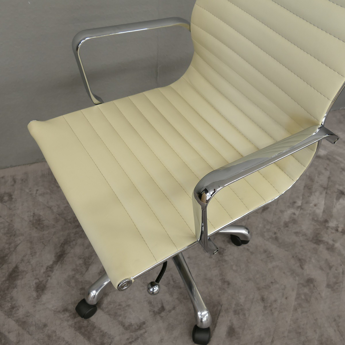Büro Bürostuhl Schreibtischstuhl Schreibtischsessel Chefsessel Farbe beige