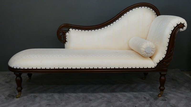 Couch Recamiere Ottomane Mahagoni brown Walnuss Textil hell Streifen