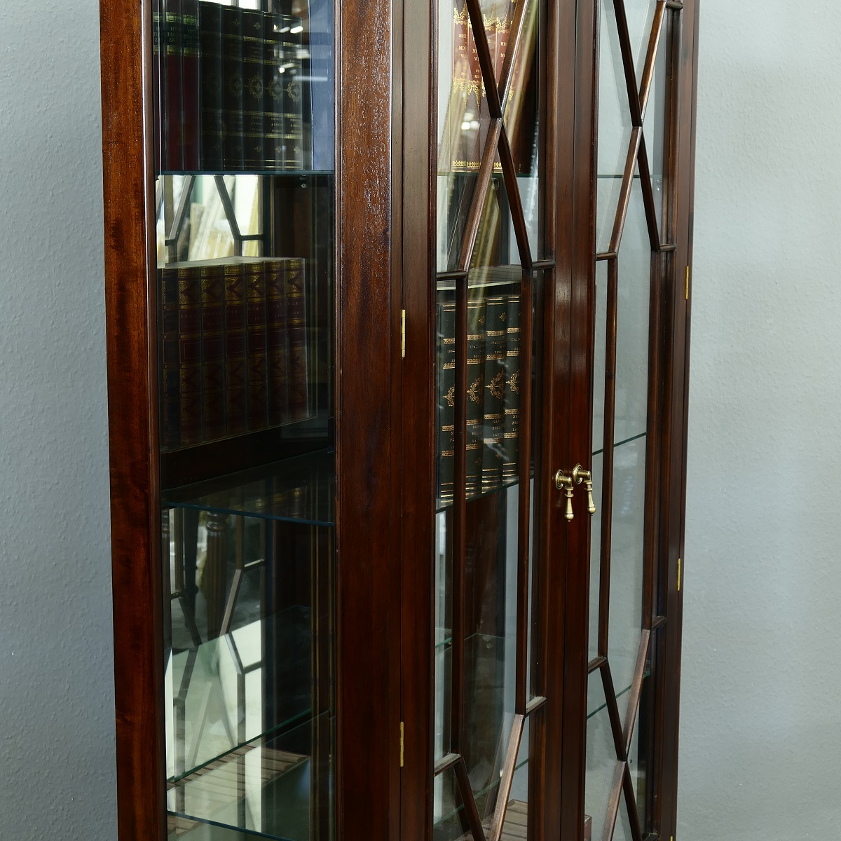 Englischer Vitrine Bücherschrank Oxford Mahagoni Kolonialstil ein Traum
