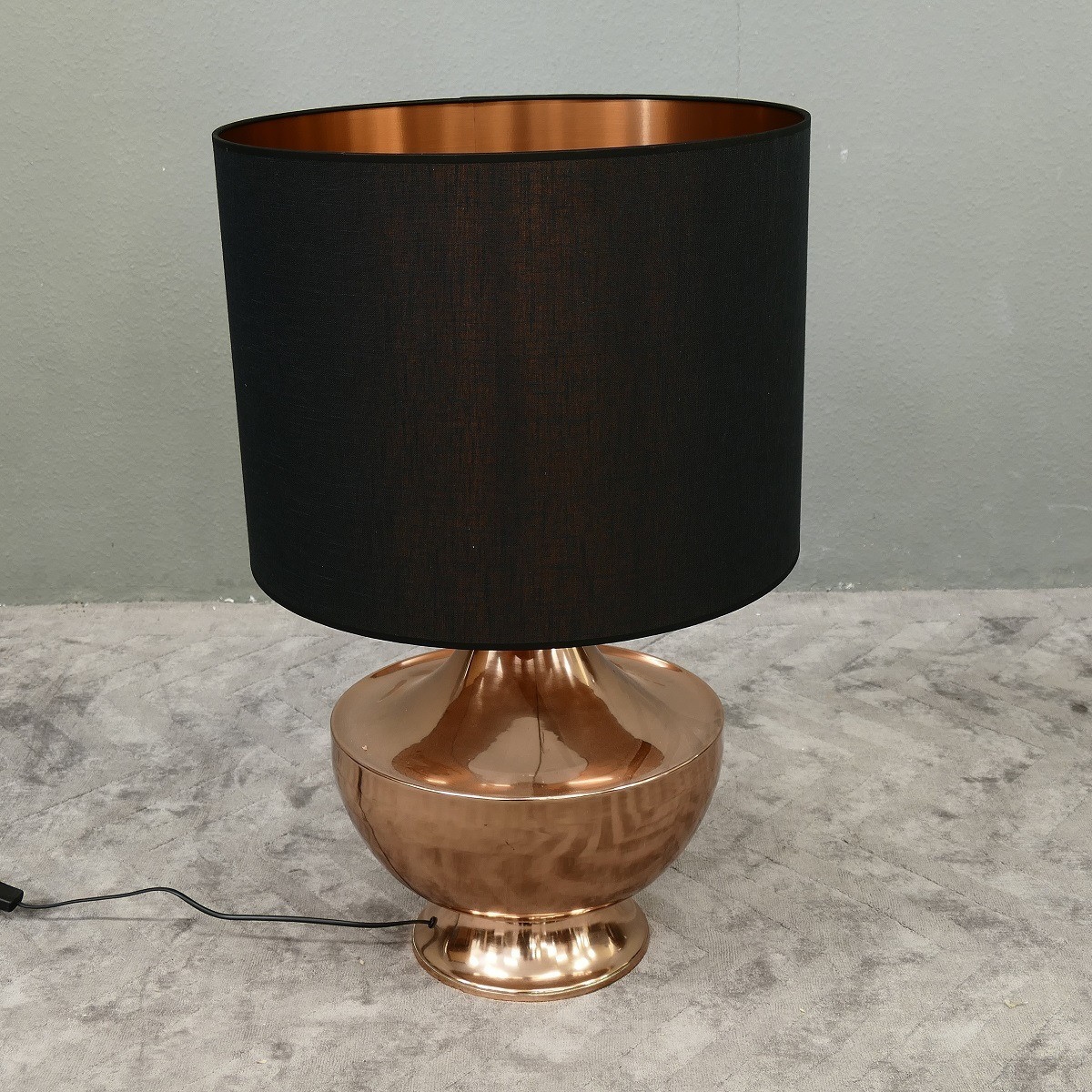 Stylishe Lampe Leuchte Tischleuchte Tischlampe Höhe 80 cm Schirm schwarz rotgold