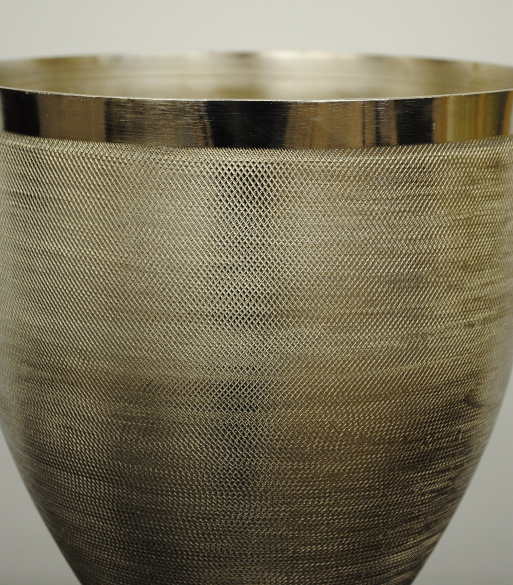 Standvase Vase Übertopf Kelch Aluminium gehämmert Farbe Silber 29cm