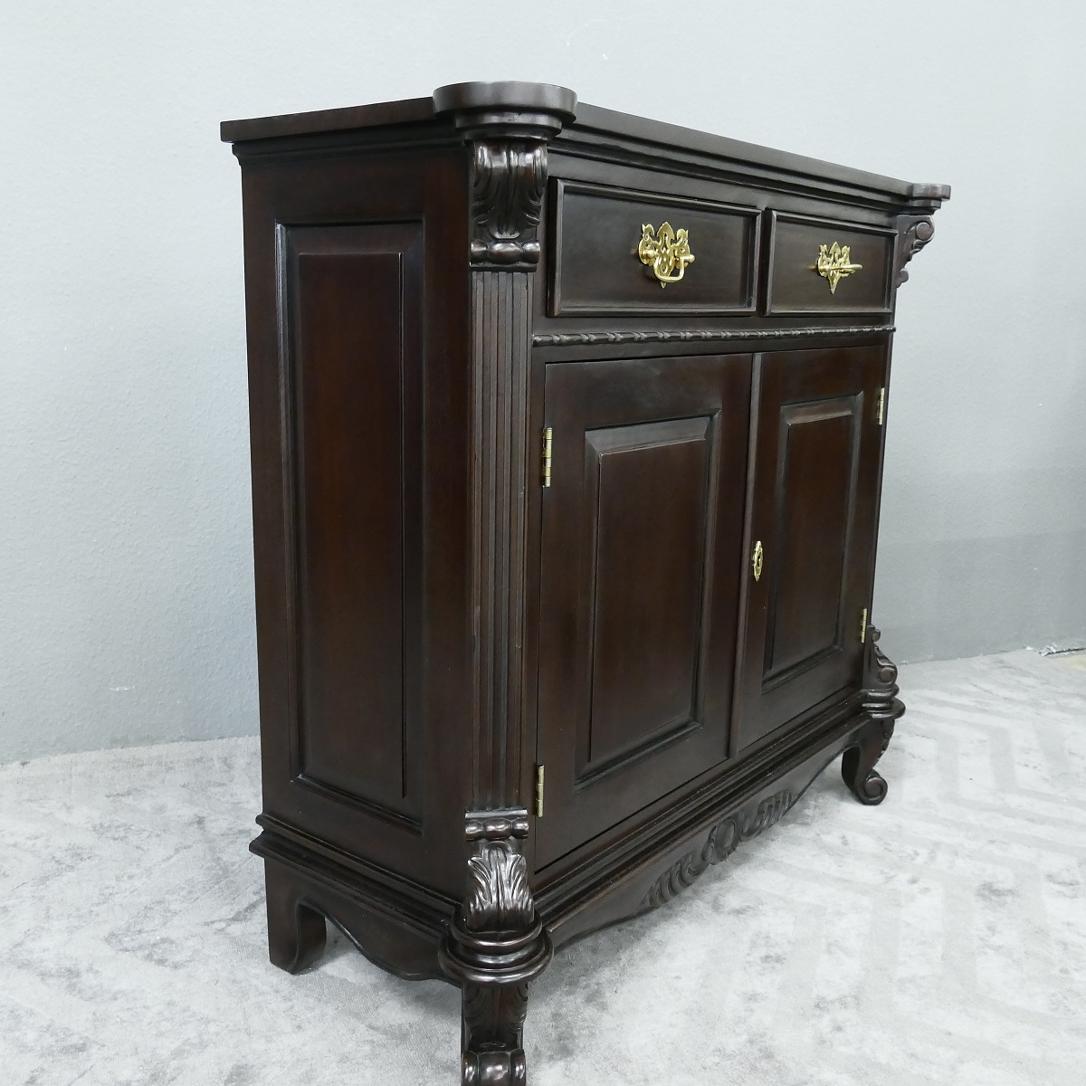 Schrank Buffet Kommode Sideboard massiv Mahagoni Farbe brown Walnuss 