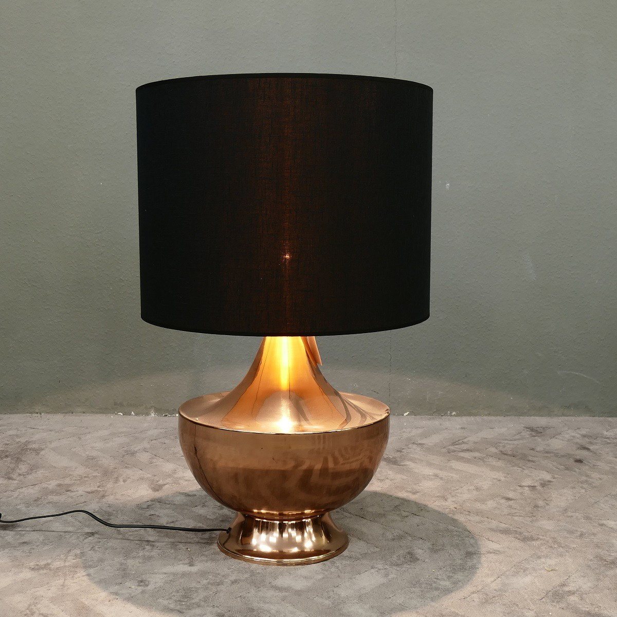 Stylishe Lampe Leuchte Tischleuchte Tischlampe Höhe 80 cm Schirm schwarz rotgold