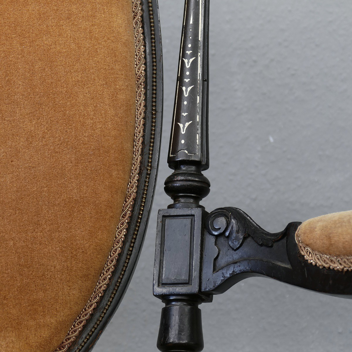 Antik Polstersessel Sessel Stuhl mit Armlehnen Nordfolk um 1890 handgeschnitzt