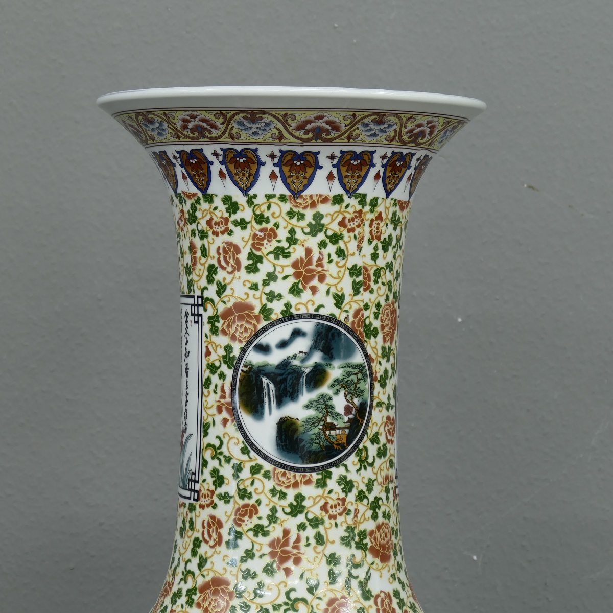 Monumentales Prunkgefäß Standvase Vase hochwertiges China Porzellan H 140 cm