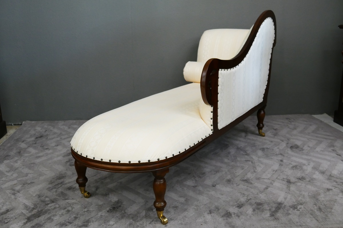Couch Recamiere Ottomane Mahagoni brown Walnuss Textil hell Streifen
